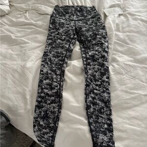 Brand new Wunder Under Lululemon Leggings Black and White Patterned size 6